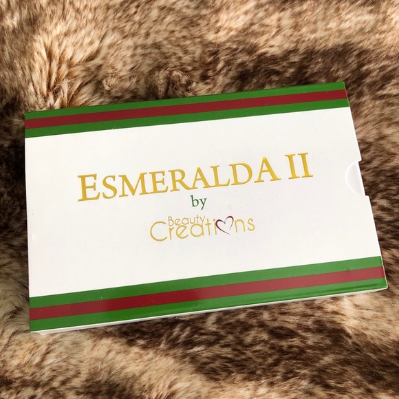 Esmeralda II 15 color eyeshadow palette - new - Picture 2 of 4